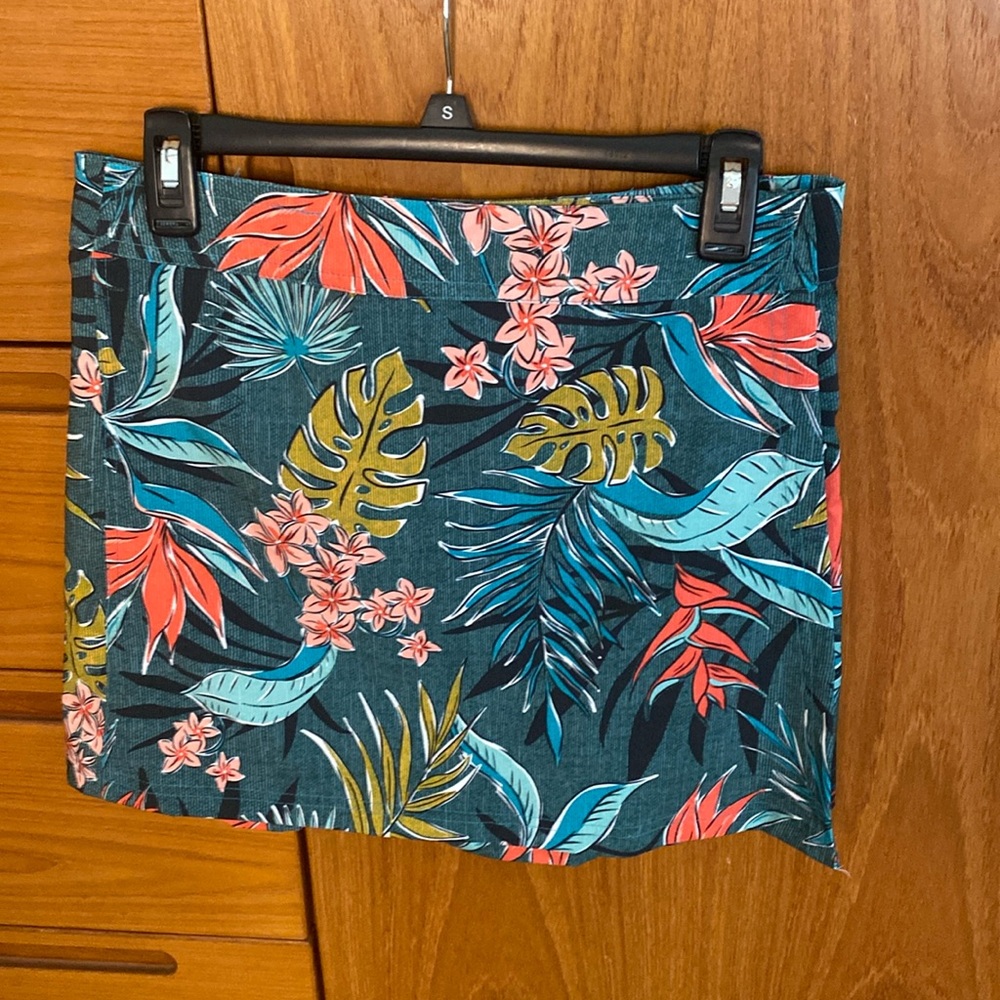 Rip skirt Hawaii  brand skirt size Small (4-6) Bali jungle pattern